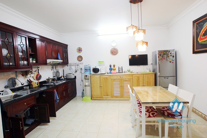 Cheap house for rent in Nghi Tam area, Tay Ho, Ha Noi